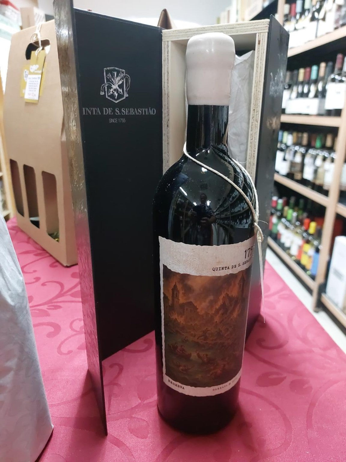 Quinta de S. Sebastião 1755 Reserva Tinto 2020 — garrafa com caixa de apresentação
