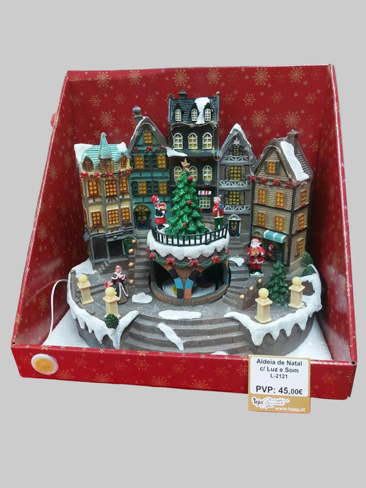 Aldeia de Natal L-2121 com casas, árvore e figuras, luz e som
